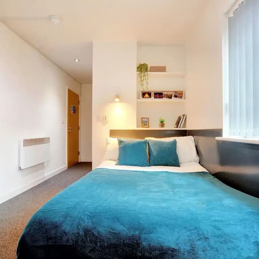 Five Bed Apartment (Shared) - Photo 1