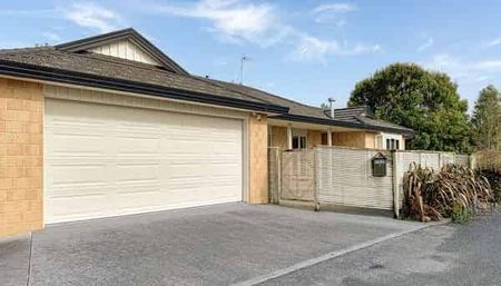 LEVIN- 4 BEDROOM - Photo 2