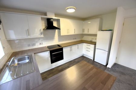 2 bedroom Flat in Flat 23, Leeds - Photo 3