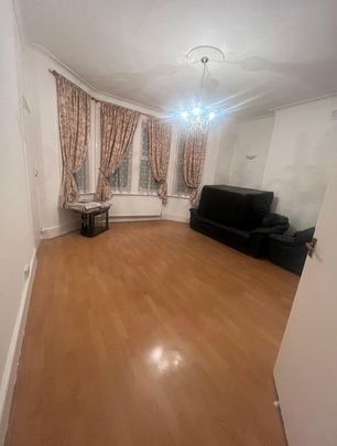 3 Bed Flat, Inchmery Road, SE6 - Photo 1