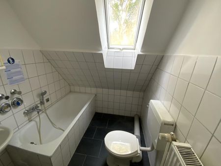 Tolle 3 Zimmer-Wohnung im Dachgeschoss Wetter Altwetter! - Photo 3