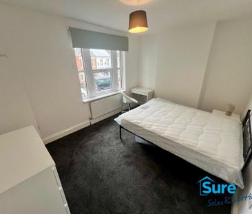 4 bedroom semi-detached house to rent - Photo 2