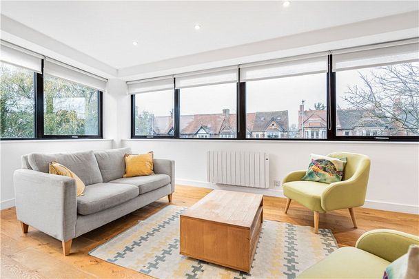 A well-presented first-floor flat offering two spacious double bedrooms, ideally situated in the heart of Summertown. Offered furnished and available immediately. - Photo 1