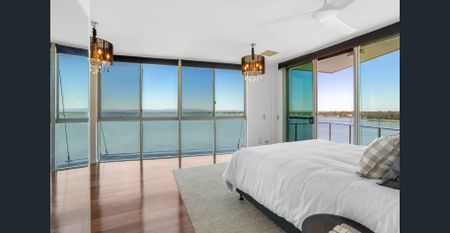 EXECUTIVE PENTHOUSE APARTMENT WITH UNINTERRUPTED OCEAN & CITY VIEWS CONTACT JULIE SYKES 0438 050 110 - Photo 5