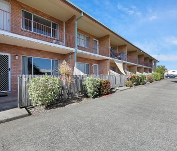 Two Bedroom Unit, close to CBD - Photo 3