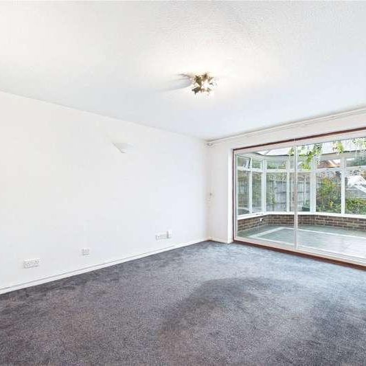 Hawkesbury Drive, Calcot, Reading, Berkshire, RG31 - Photo 1