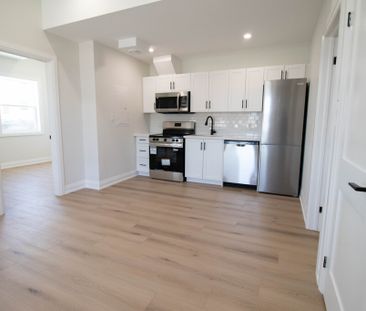Newly Renovated 1 Bedroom + Den Apartment in Welland! - Photo 6