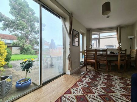Flat to rent on - Photo 5