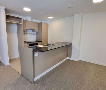 Fully renovated 3 bedroom apartment - Photo 3