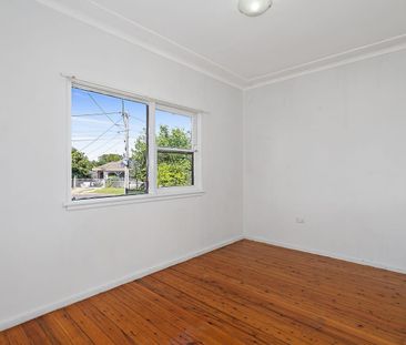 Spacious family home with alfresco living - Photo 1