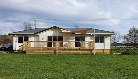 Idyllic Rural Location - Photo 2