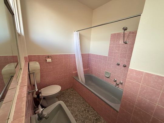 Neat & Convenient Living in the Heart of Northcote - Photo 1