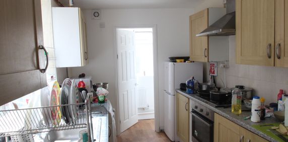 Room in a Shared House, Mivart Street, BS5 - Photo 2