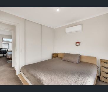 Spacious, Semi furnished 2 Bedroom Home! - Photo 5