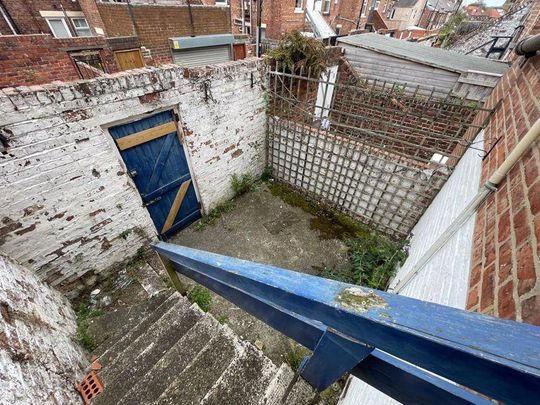 6 bedroom maisonette to rent - Photo 1