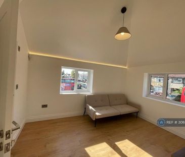 3 bedroom flat to rent - Photo 1