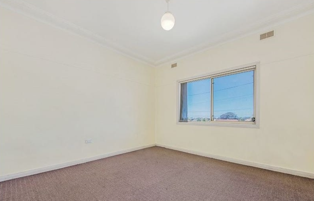 Spacious Three-Bedroom Home - Photo 1