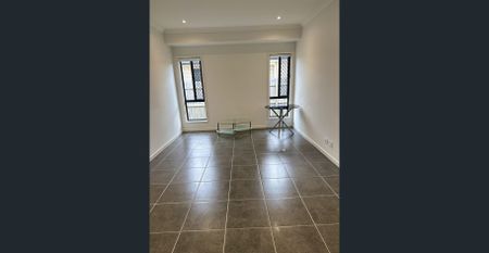 4 Bedrooms 2 Bathrooms Family Home in Arundel - Photo 3
