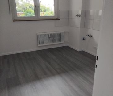 Komplett sanierte 2 Zimmer Wohnung mit Balkon in Gelsenkirchen zu v... - Foto 1