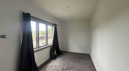 Fully Renovated 3-Bedroom Home + Sleepout – Prime Papatoetoe Location - Photo 3