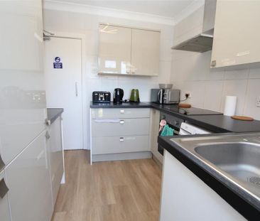 1 bedroom in a house share to rent - Photo 3