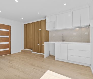 Modern 1-Bedroom Flat in Tregear - Photo 6