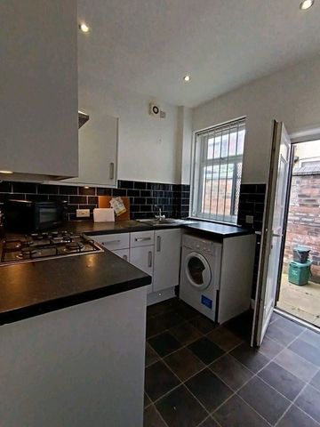 Room in a Shared House, Suffolk Street, M6 - Photo 3