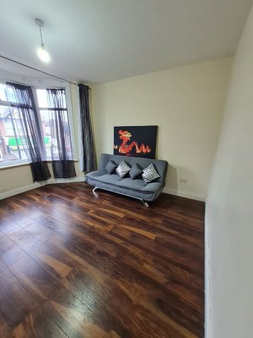 2 Bed Flat, Hatherley Gardens, E6 - Photo 4