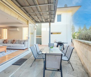 Beachside Ground Floor Apartment – Fully Furnished- Short Term Leas... - Photo 1