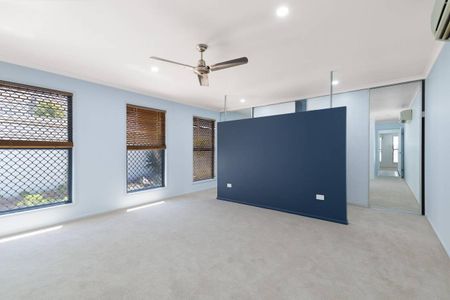 Beautiful Family Home Walking Distance To The Beach - Photo 2