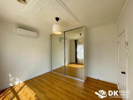 Charming Home in Sunshine West - Photo 5