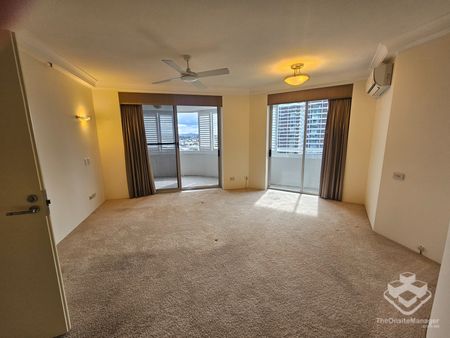 SPACIOUS THREE BEDROOM APARTMENT IN PRESTIGIOUS GRAND MARINER - Photo 4