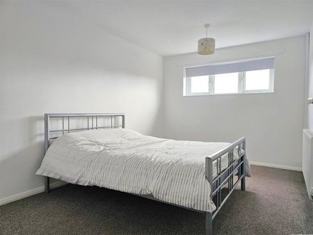 Franklin Close, Taunton, Somerset, TA2 - Photo 3