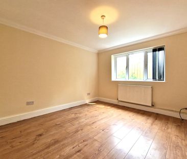 2 Bed Bungalow, Mountfield Road, LU2 - Photo 2