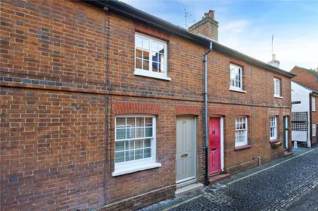 A modern character cottage with an exceptional finish throughout in the heart of Farnham with a garden office. - Photo 4