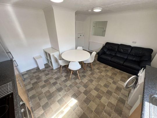 4 bedroom terraced house to rent - Photo 1