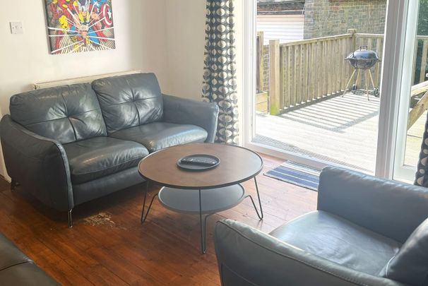 5 Bed Semi-Detached House, Bevendean Crescent, BN2 - Photo 1