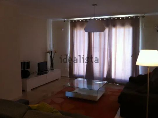 Alquiler de piso en Calle Doña Julia - Photo 1