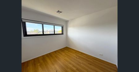 Brand New 4-Bedroom Townhouse in the Heart of Airport West - Photo 5