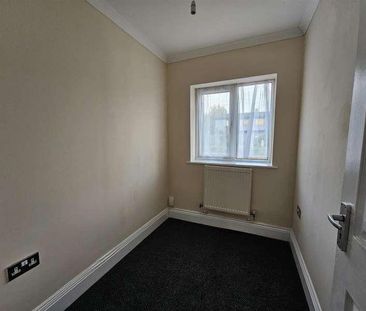 Church Hill, Loughton, IG10 - Photo 2