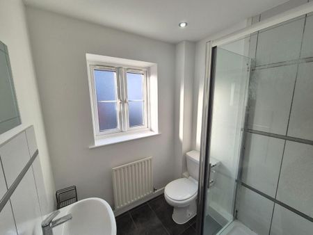 2 bedroom end of terrace house to rent - Photo 2