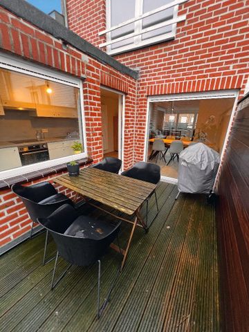 RUIME EN INSTAPKLARE BEL-ETAGE WONING MET 4 SLAAPKAMERS, STADSKOER, TERRAS EN GARAGE - Photo 5