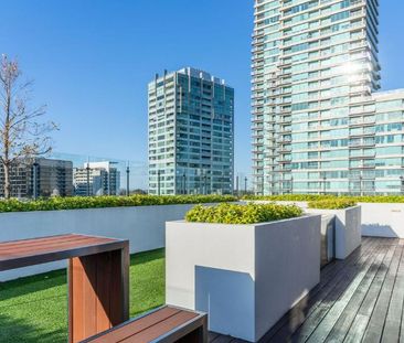 City Lifestyle and Convenient Location - Photo 4