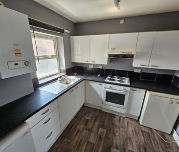 1 bed Flat - To Let - Photo 2