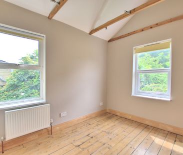 A three-bedroom property in central Cambridge with a private garden... - Photo 2