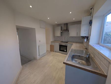 2 bedroom terraced house to rent - Photo 3