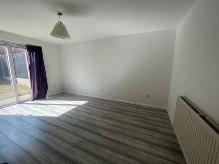 LAINDON, BASILDON - Photo 3