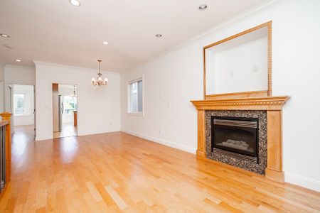 Spacious and Versatile Home for Rent in Burnaby - Photo 3