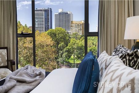 HYDE PARK LIFESTYLE | Furnished - Photo 4