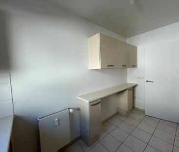 Location Appartement 4 pièces 96m² PARIS 15ème - Photo 4